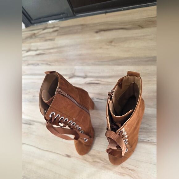 Express Tan Brown Vegan Suede Lace Up Rivet Tie Chunky Heel Ankle Bootie 7.5 - Picture 9 of 14